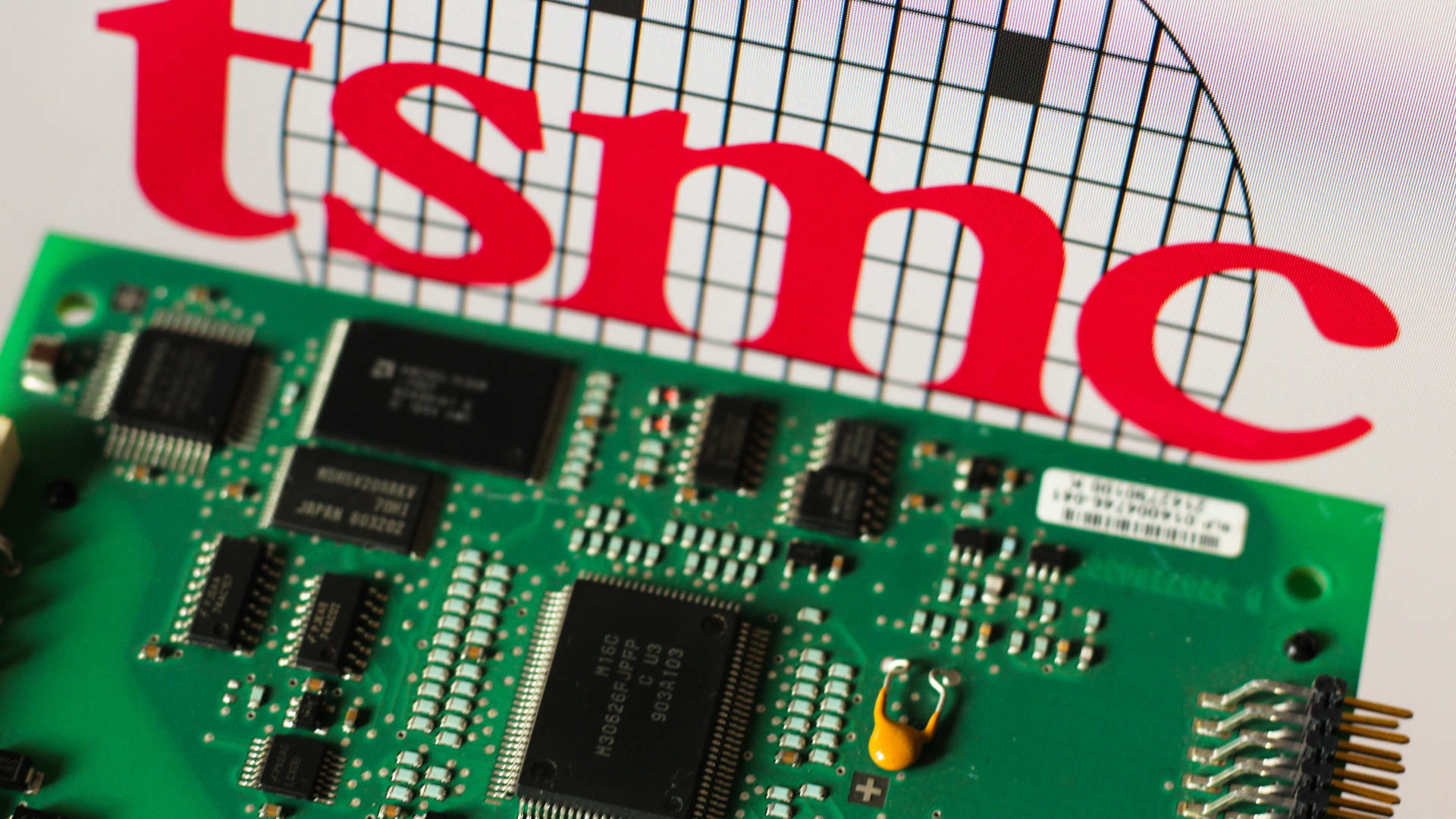 TSMC, 1분기 매출 35% 급증... AI 칩 수요에 사상 최고
