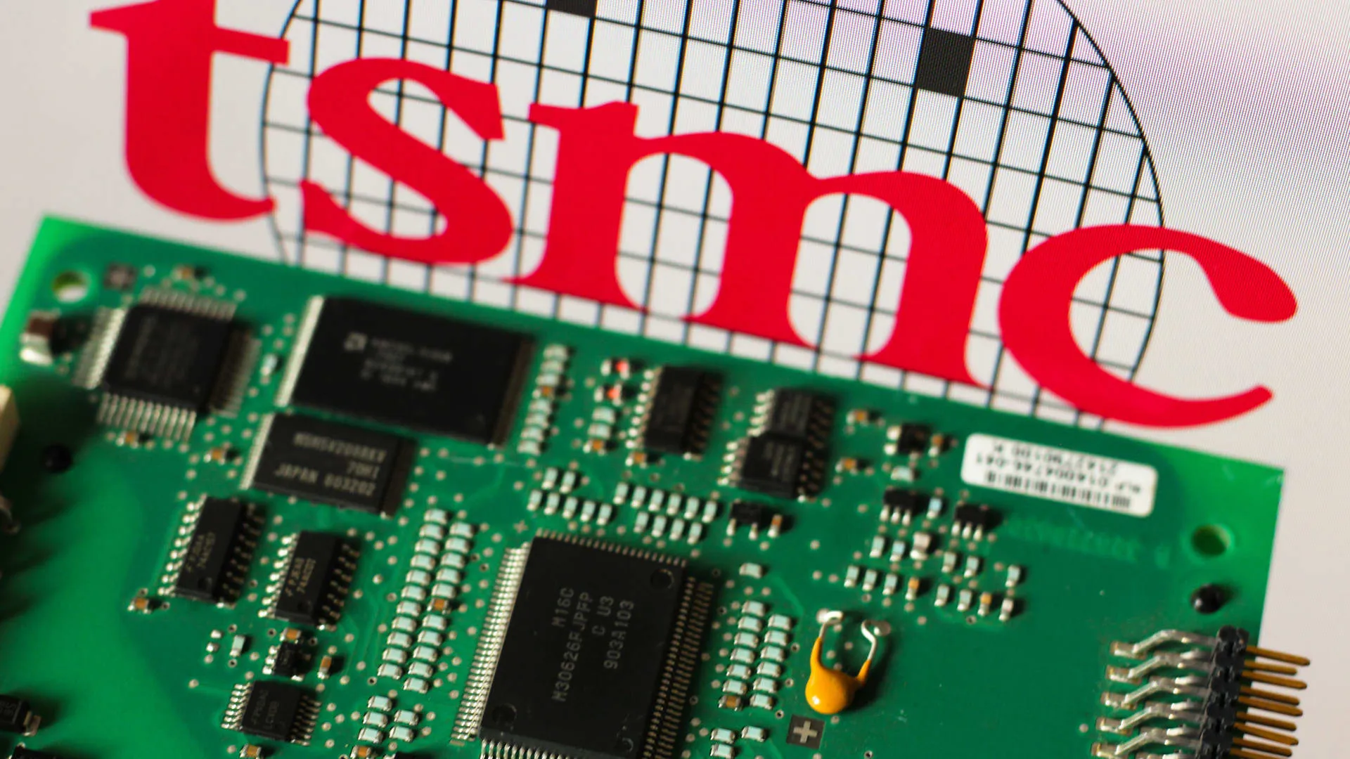 TSMC, 1분기 매출 35% 급증... AI 칩 수요에 사상 최고