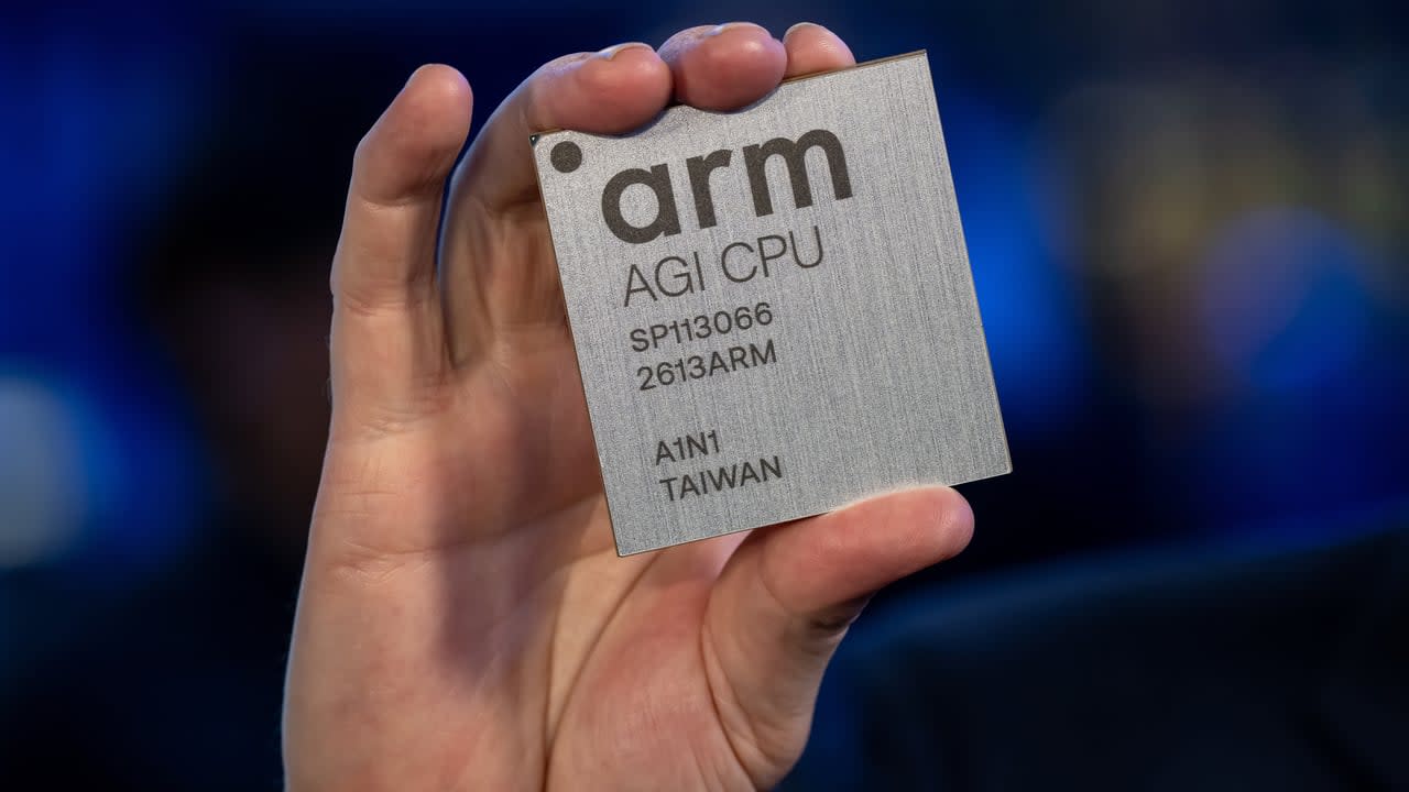 ARM Q4 사상 최대 실적 — 데이터센터 로열티 2배, AGI CPU 수요 20억 달러 돌파