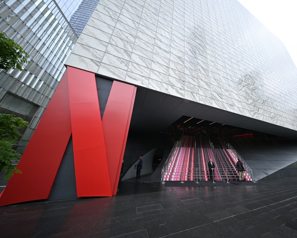 Netflix Q1 매출 $122억 상회, 리드 헤이스팅스 29년 만에 이사회 퇴임