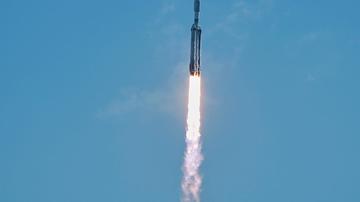 AI 데일리 — 6.12 오전 | SpaceX 상장일, WWDC 시리 AI 출시, Fable 5가 1989년 DOS 게임을 하루 만에 해독